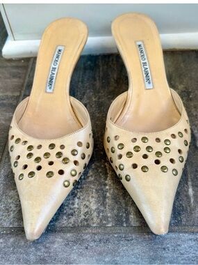 Manolo Blahnik Cream Pointed-Toe Studded Mule